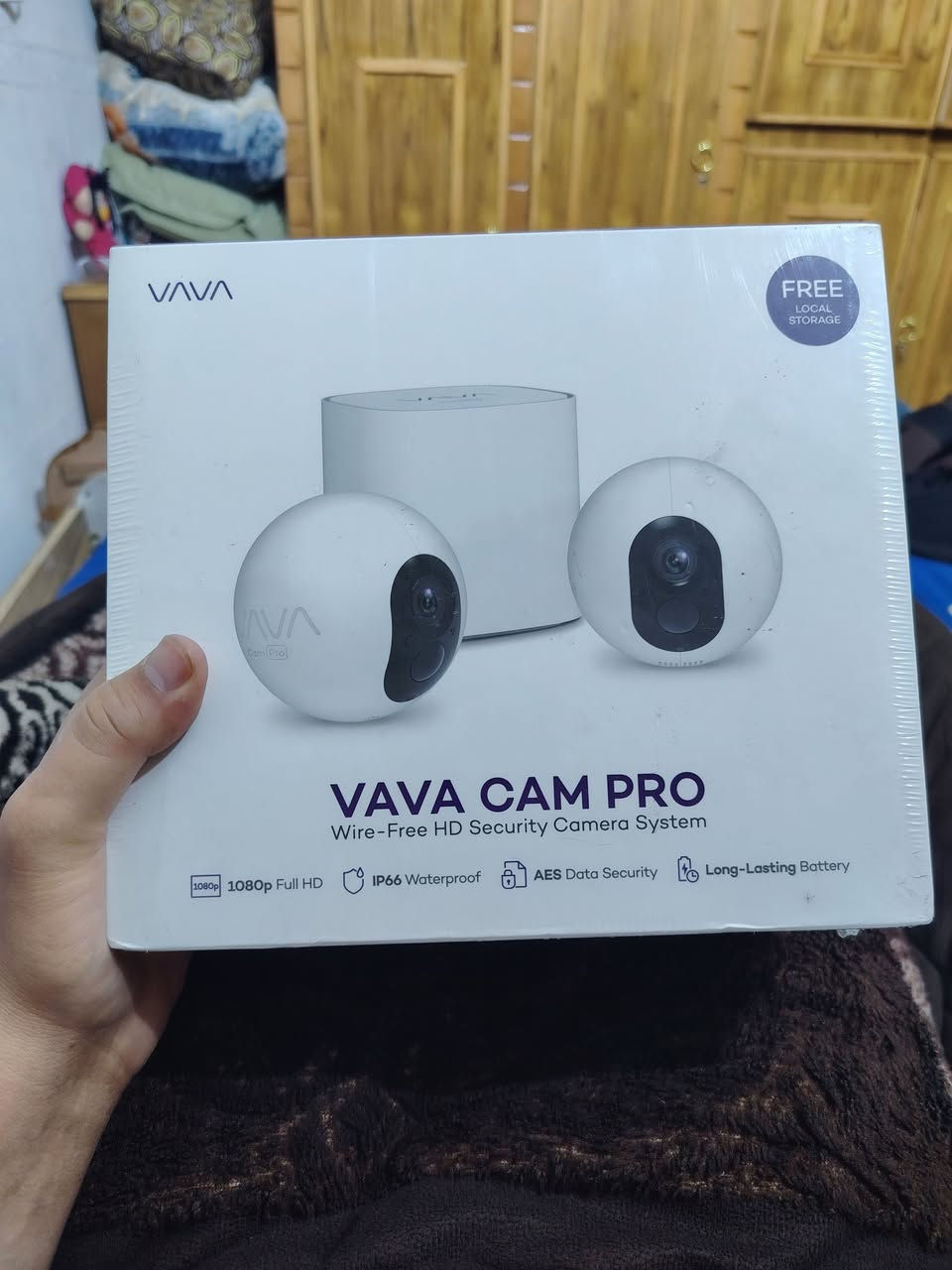 بكج كامرات فيفا 
هذا المنتج هو نظام كاميرات مراقبة منزلية لاسلكية من طراز VAVA Cam Pro (VA-HS003). 
الدقة: تصوير فيديو بجودة 1080p Full HD. 
التصميم: نظام لاسلكي بالكامل يعمل بالبطارية، مع قاعدة أساسية للتخزين. 
المميزات: مقاومة للماء والغبار بمعيار IP66، مما يجعلها مناسبة للاستخدام الخارجي. 
التخزين: توفر تخزينًا محليًا (Local Storage) آمنًا باستخدام بطاقة SD، دون الحاجة إلى اشتراكات شهرية للسحابة. 
صوتيات: تدعم صوتًا باتجاهين (Two-way audio).
انطونا سعر بيهه وبالعافية


**إذا كنت صاحب هذا الإعلان وتريد حذفه لأي سبب، رجاءا أرسل رسالة إلى الدعم الفني**
