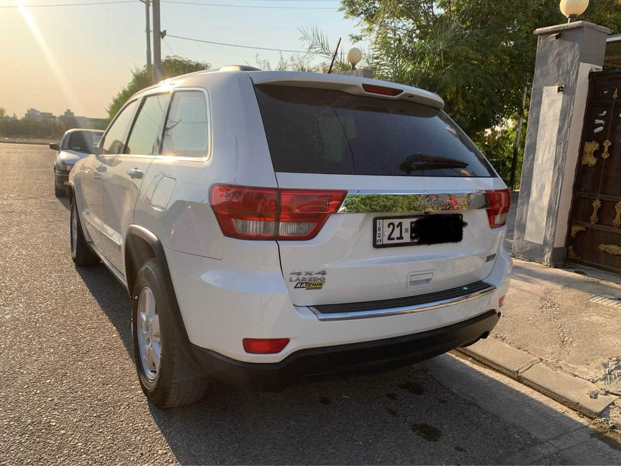 سلام عليكم حبايب 
جيب لاريدو ٢٠١١ البيع
سياره مكفول كفاله عامه من صبغ من بارد مكفول كل شي
رقم سنويه جديد
سياره نضيفه مال بيت 
تحويل وكاله مباشر مواصفات لاريدوو مع روفه
كير محرك بشرط
مكان سياره كركوك 
سعر ١٨٥$ مجال بسيط 
مراوس حسب قناعه 
*********** Singapore
