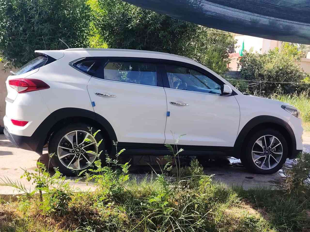 تحيه طيبه
للبيع او مراوس
توسان
موديل ٢٠١٨ خليجي
كفاله عامه
عاده بارد بالصندوق فقط
مواصفات تبريد قطعتين
اشاير بلمري مري شفط
حساس خلفي
بلاجكتور و لد أمامي خلفي
كشن كهرباء
فول تحكمات ستيرا
عداد سرعة 
ماشيه ١١٥
مكان واسط الصويره
استفسار اتصال ع رقم
***********
