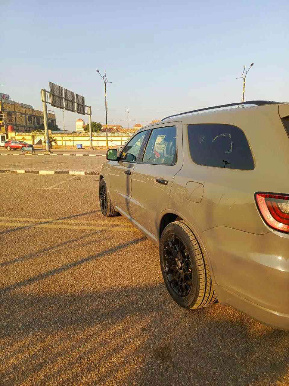 السلام عليكم دورنكو  .GT بلاس موديل 2020
فول فول مواصفات  بدون فتحة سقف 
ملاحظه: سياره وارد أمريكي حادث امريكا
جاملغ و بنيد فقط بدون دواخل وهنا بلعراق انصبغ نص جاملغ الثاني
حجم محرك :  V6  3.6  مواصفات:  GT 
‏بصمة تشغيل كشن تدفية 
بصمة ابواب 
كشنات جلد كهربائي 
كشنات خزن وضعيات 
كشنات خلفية تدفئة 
تدفئة ستيرن  
شفتات ستيرن 
رادار خلفي  
وضعيات قيادة سبورت نورمال ايكو 
مقاعد صف ثالث 
صندوك كهربائي
تشغيل عن بعد 
تبريد 3 قطع  
ملاحظه سياره مبرمجه يم مصطفى ايكل
رقم. الهاتف ***********
السعر 280 Singapore
