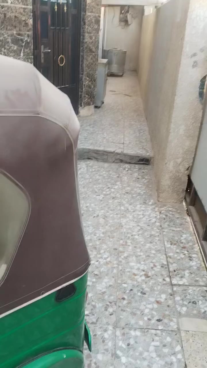 السلام عليكم بيت للبيع تجاوز في منطقه حي اور ام الكبر والغزلان الشارع خلف كراج ابو الريش قرب مدرسه الكرفانات الفرع مقابيل المدرسه هو الفرع على اليمين المساحه 200 متر الواجهه 20 والنزال 10 الاستفسار على الرقم الهاتف ***********
