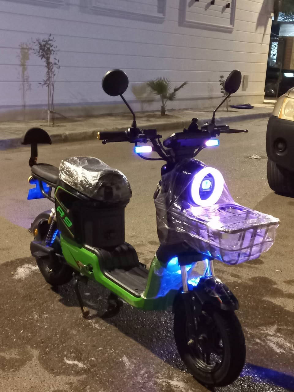 سلام عليكم R9 دراجه نضيفه وماناقصهه برغي موديل2025 دراجه جديده بمعنى الكلمه سويجين بيه سويج بصمه وسويج كارت بيهه تشغيل عن بعد كهربائياتهه كلهه شغاله سعرهه٥٠٠ وبيهه مجال لطيبين مكاني البصره القبله حي المهندسين رقم الهاتف ***********
