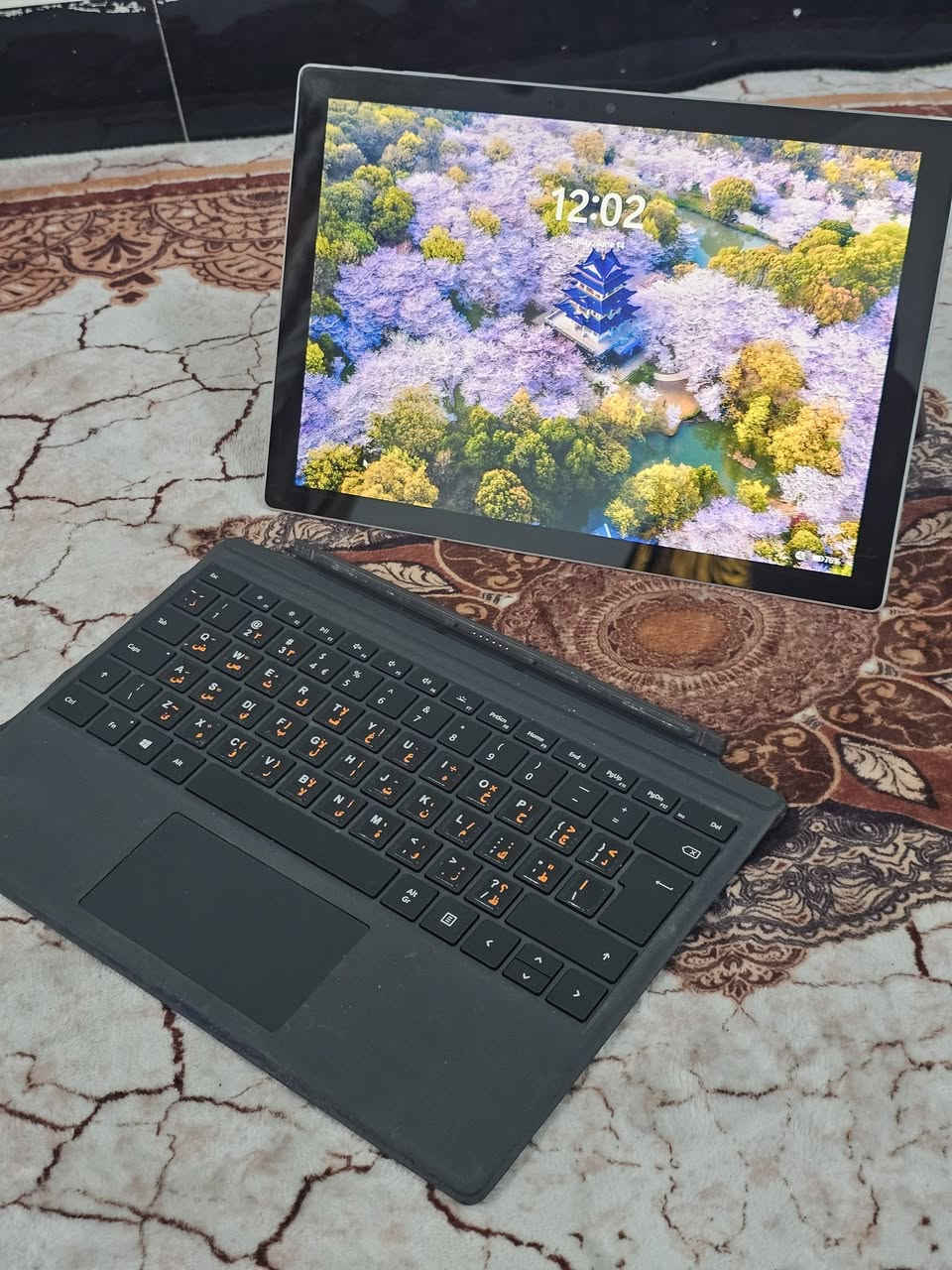 السلام عليكم
مايكرو سوفت سيرفس برو 7

الجيل العاشر.      Core i5

الهارد.   256G SSD

الرام       8G

كارت الشاشة   4G انتل

الشاشه بقياس 12.3 2.2K  دقه الشاشة كلش عاليه وواضحه 
والشاشة تجي تاج 

الجهاز بحاله ممتازه شحن ممتاز وسريع ممتاز للأعمال المكتبيه والدراسه والوورد والاكسل وغيرها
الملحقات شاحنه + جنطه + ماوس
السعر ٤٠٠ الف 
مكاني بغداد الشعله الرحمانيه
***********
