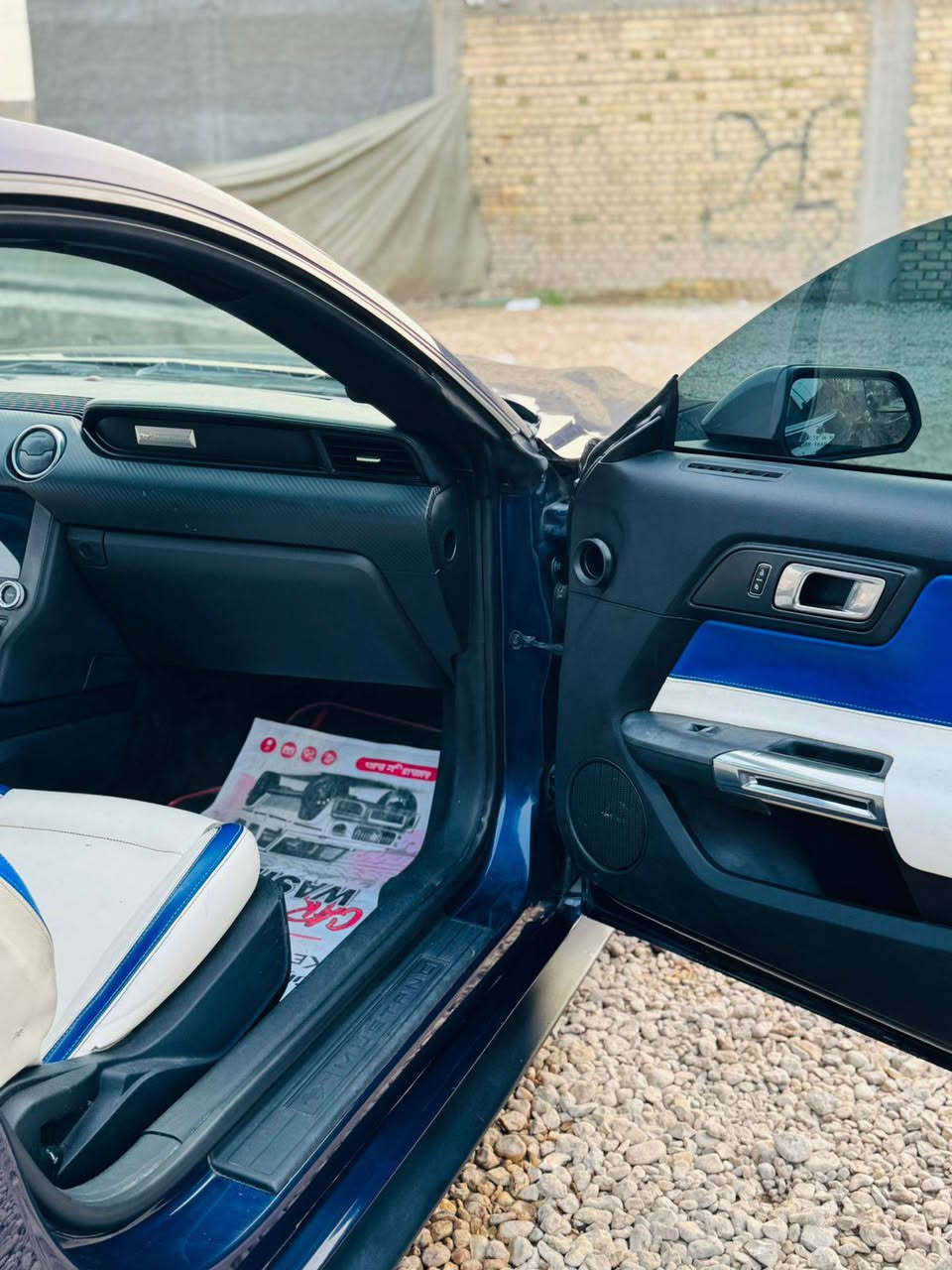 ع بركت الله نتوكل
18بيها هواي مواصفات السياره مثل ما تشوف نضافه 90
بدون دواخل بيها قطعتين 
***********
