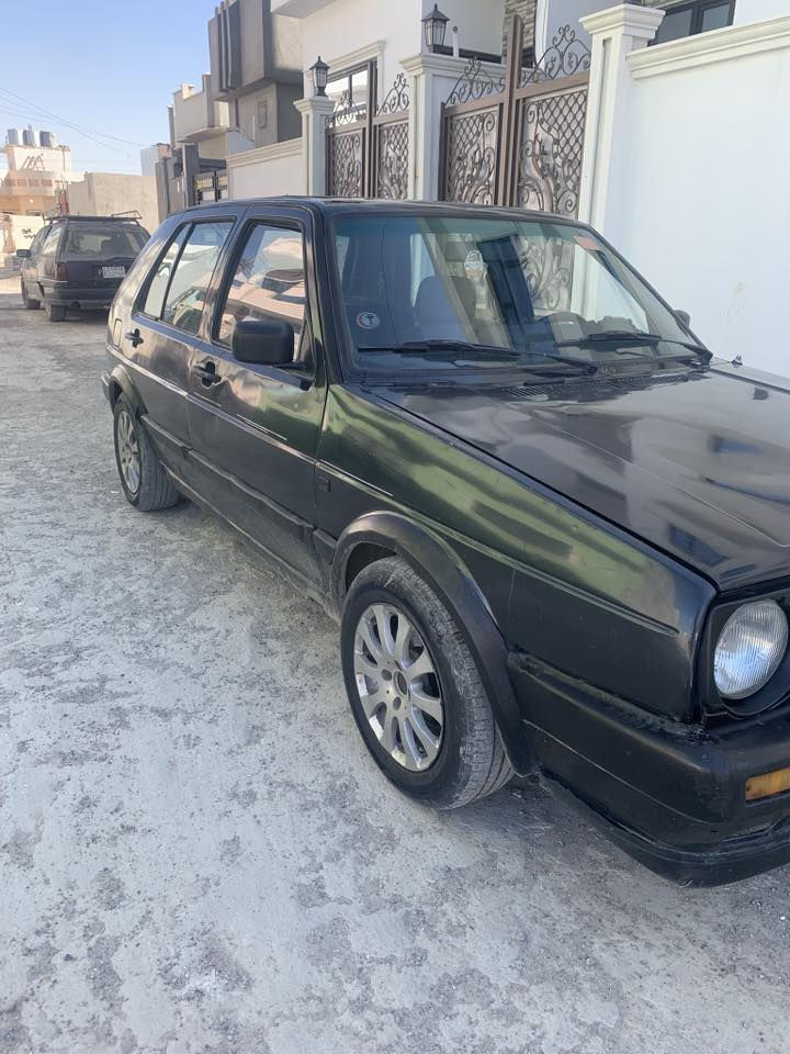 السلام عليكم 
كولف مديل 1991
رقم اخضر سنويه خضرة (شرط الحويل )
صبغ عام جمالية
مكينه 08 بيها بداية صرف 
كير 5نمر شرط 
السيارة بيها نواقص 
مكاني موصل 
السعر 17 وبيها مجال 
للاستفسار اتصل على الرقم
اسيا ***********
