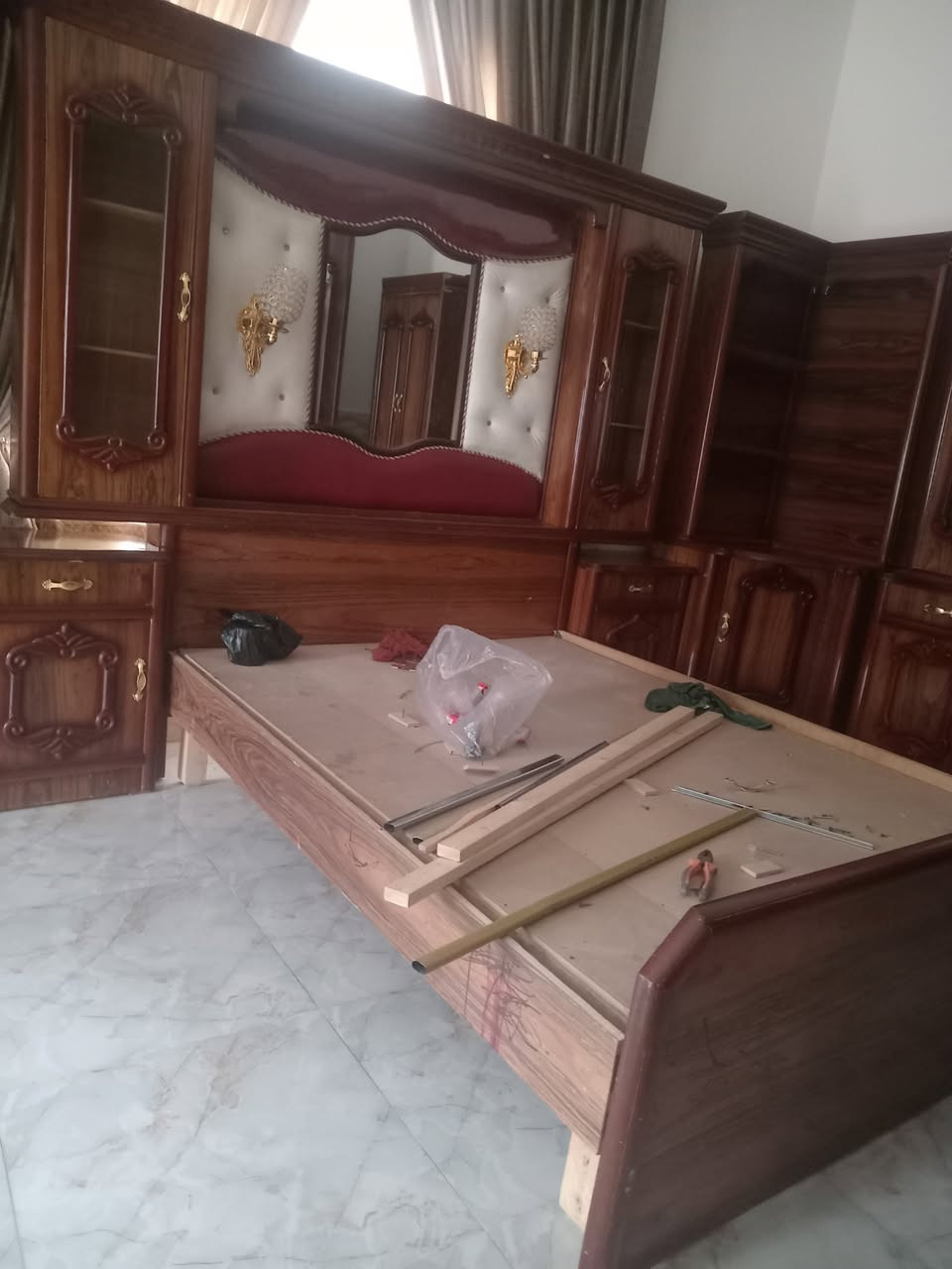 غرفة جديد طك مستخدمه شي قليل شقل درجة أوله الاستفسار علا هاذه الرقم *********** العنوان الرمانه البعبيد اسعر مليون و٣٠٠
