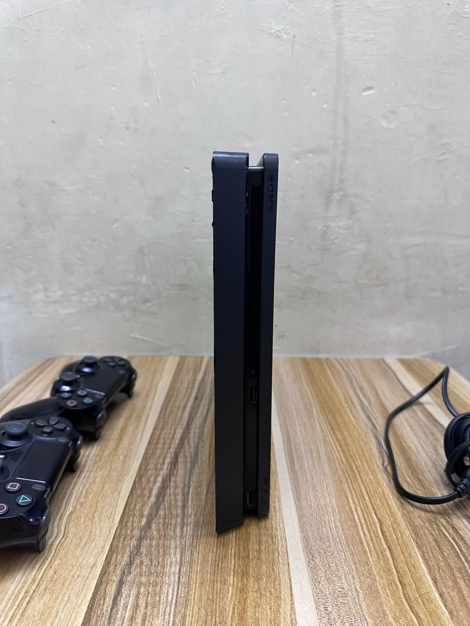 سلام عليكم
بلي فور سلم مستعمل 
ما مفتوح نهائياً 
بي ليدات عدد 2 
ملاحظة بي عطل بسيط 
الي هوا بيت القرص يشكل 
يصلح باب الشرجي ب 10 الاف 
سعر البلي 200 الف قفل 
ملاحظة يوجد توصيل 
وفحص البلي اتصال كامرة 
او تجي للعنوان بغداد ساحة الخلاني 
الرقم :***********
