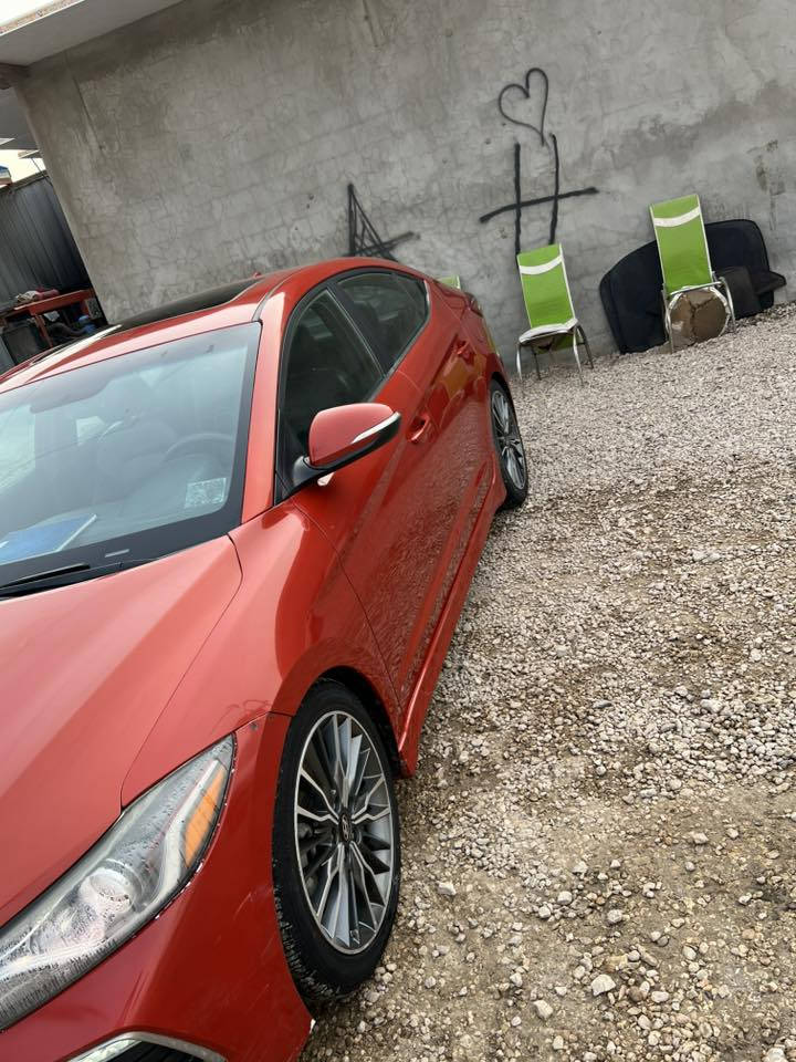 سلام عليكم
النترا موديل 2018 (سبورت )

وارد امريكي حادث بنيد وجاملغ صبغ بدون دواخل 

والباقي كفالة عامة 

ماشية 124الف كيلوا 

رقم بابل وتحويل مباشر 

فول مواصفات السيارة اعلى فئة سبورت 

مكينة 1600تيربوا 

كير ومكينة وحدادية سليمات 

فتحة سقف 

بصمة وتشغيل عن بعد

كشنات جلد ورادار امامي وجانبي 

وبقية المواصفات المعروفة 

مكان السيارة بابل المركز 

السعر ب124 وبيها مجال للشراي 

للاتصال *********** 

اعتذر عن المراوس بيع فقط
