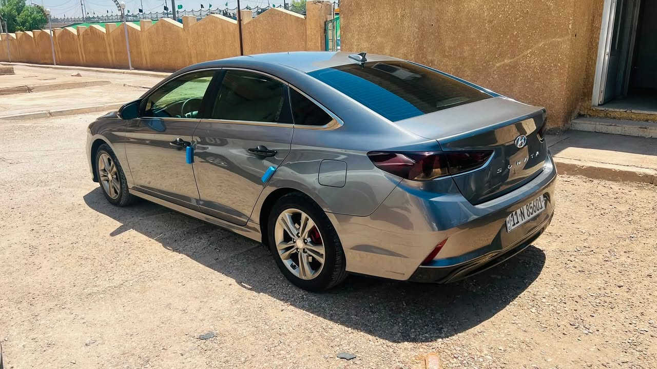تحيه طيبه…❤️
سياره للبيع نوع هونداي سوناتا 
موديل ٢٠١٩ 
رقم بغداد باسمي شخصيا مشروع وطني سنويه وهزه ولوحات مجدده الى ٢٠٣٢ البارحه جددت السنويه والهزه الك بيها سنه بعد مجانيه
.
وارد امريكي حادثها بنيد فقط والبقيه مكفوله من الصبغ بيها مكانين بارد مكحلات تكحيل بدون صبغ وعندي صور الحادث وعندي سونار وانت تفحص سونار من جديد يطلع صبغ او تبديل غير البنيد اني اتحمل تكاليف السونار 
.
مواصفات فول 1/1 عدا الفتحه 
مكينه ٢٤٠٠ مكفوله برغي مملعوب بيها ومنزل الها برنامج خليجي للعقل لمعالجه الدوانز والحمدالله هسه حالها الخليجي كله بانزين عادي بدون اسم دوانز
كير اوتوماتيك + عادي
بصمه تشغيل + ابواب 
شاشه + كامره
كشنات كهربائي
تبريد امامي وخلفي 
ويل مال فول 
تدفئه بالكشنات 
ستيرن تدفيه 
تحكم ستيرن جهتين 
رادارات بكل الاتجاهات 
سايد بريك بصمه 
وبعد هواي مواصفات 
ماشيه ١٠٠ الف فقط حقيقي 
وسعرها ١٢٣ وبيها مجال بسيط بعد المعاينه 
ومكانه بالكوت مركز المدينه 
وهذا رقمي ***********

