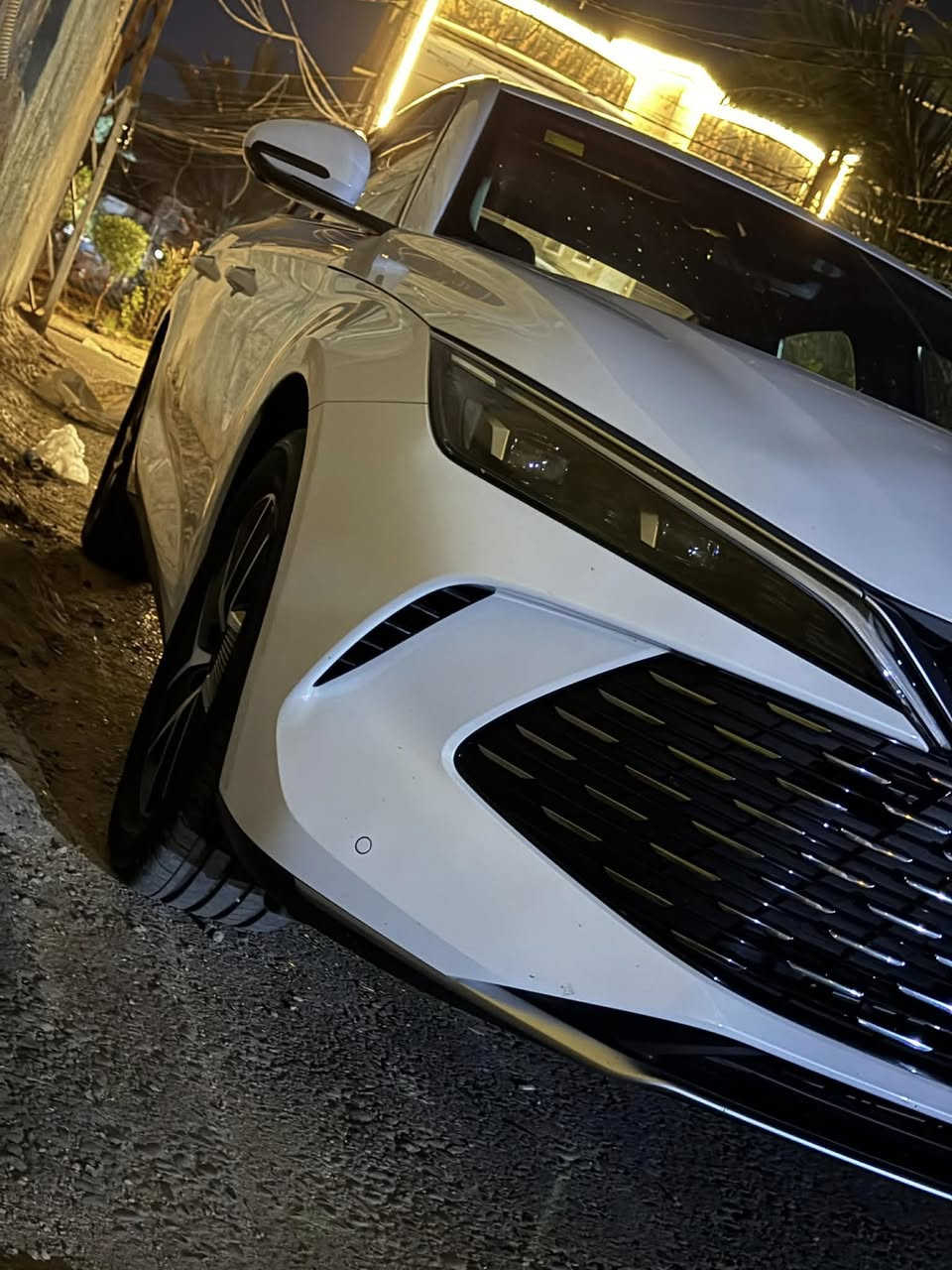 السلام عليكم للبيع بي واي دي كن Lموديل 2024حساسات امامي خلفي 4 كامرات داخل زيتوني ويل كب كروم لون ابيض صدفي ماشيه الف زيرووو 
الاستفسار الاتصال  ‭
***********
مكان السيارة بغداد ‬
السعر 22 مليون وبيها مجال
