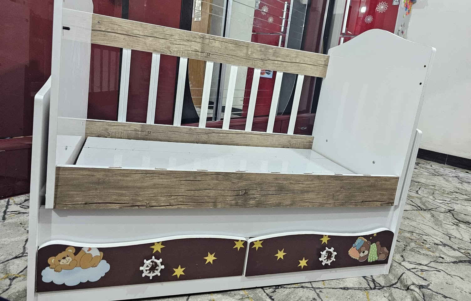 سرير طفل نظيف كبير الى عمر ٦ سنوات سياج مالته موجود وكامل مع المندر السعر ١٠٠ الف التواصل خاص Singapore


**إذا كنت صاحب هذا الإعلان وتريد حذفه لأي سبب، رجاءا أرسل رسالة إلى الدعم الفني**