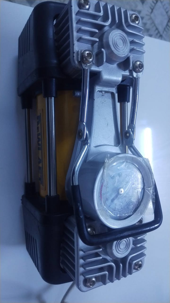 منفاخ  هوه مال سياره نقص صونده وفيشة مال جداحه ديولت ابيعه فحم خلي سعرك بالعافيه
لقم سيت بارك سايد اصلي  رقم ٢١ بيها جلخات بسيطه
راجز لقمه ديولت فارغ جديد غير مستعمل  خلي سعرك واعلى سعر ابيع


**إذا كنت صاحب هذا الإعلان وتريد حذفه لأي سبب، رجاءا أرسل رسالة إلى الدعم الفني**