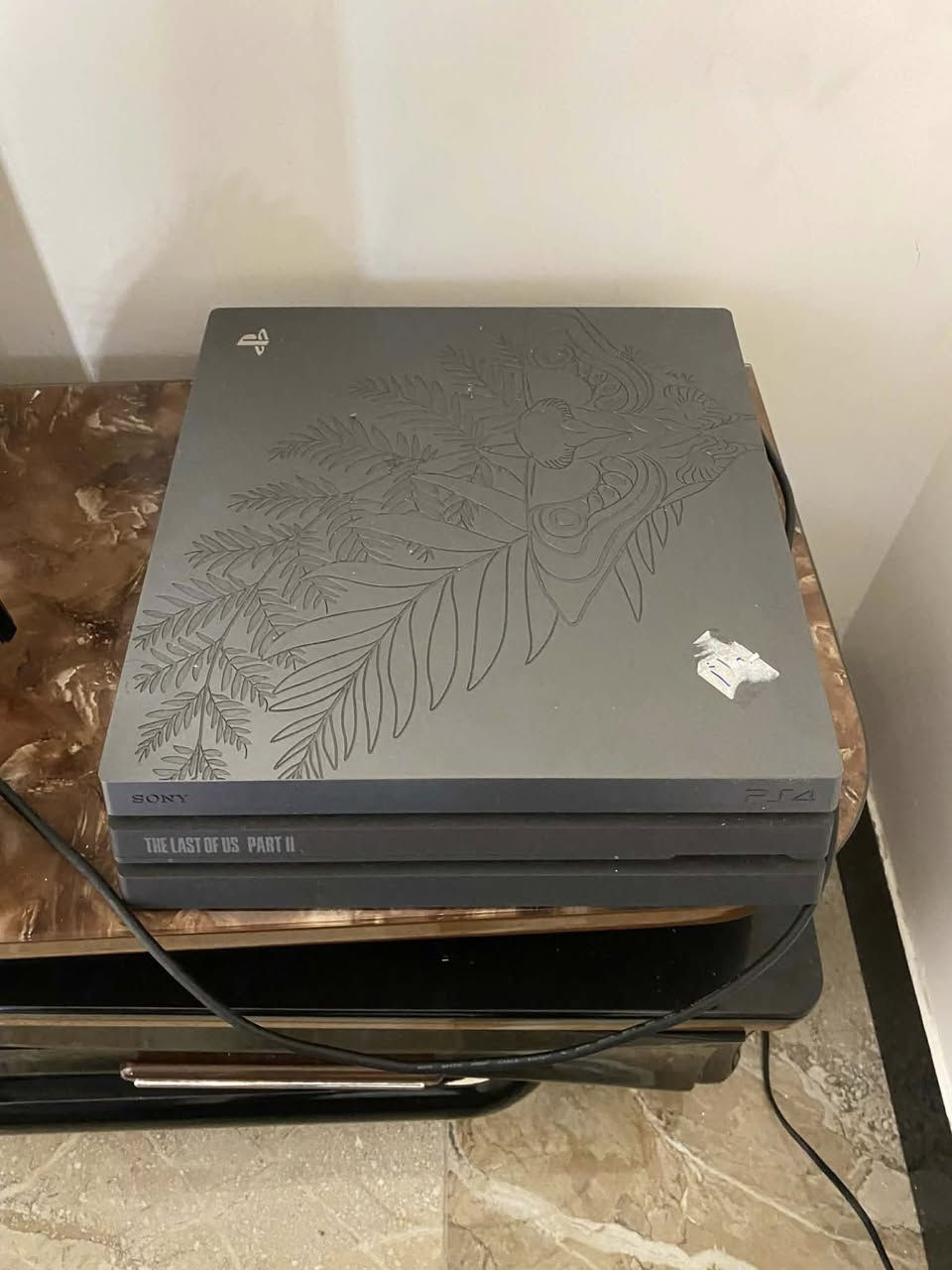 بلي 4  ذاكره 1 تيره
مهكر بي 5 لعبات ما مفتوح ويا كارتونه وجوستك اصلي السعر 400 وبي مجال
مكاني شارع فلسطين 
***********
