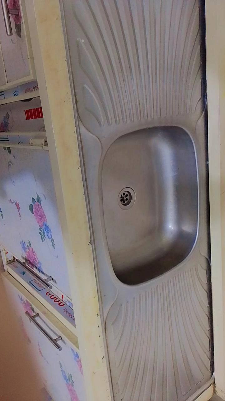 كاونتر المنيوم سنك ستيل
٣ابواب قياس متر ونص 
سنك +معلق
نجف..حي الميلاد
سعر: ١٦٠ بي مجال قليل
***********
