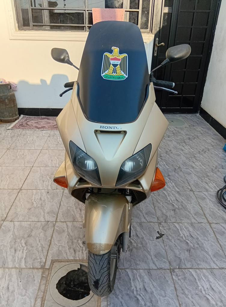 السلام عليكم فورزه صفر سته سويج
الدراجه مكفوله من لمكينه لا تبخير ولا تنقيص وبرغي ما مفتوح بل مكينه كهربائيات كلهه شغاله ترايهه يخبل متسمعله صوت نهائيا 
دراجه نضافه لكفرات 90 بل ميه مثل ما موضح بل صوره بيه نقص كفر ل اشاره ال يسره فقط جيب فيتر وتعال افحص العنوان بغداد بوب الشام الرقم *********** خاص ماعندي
