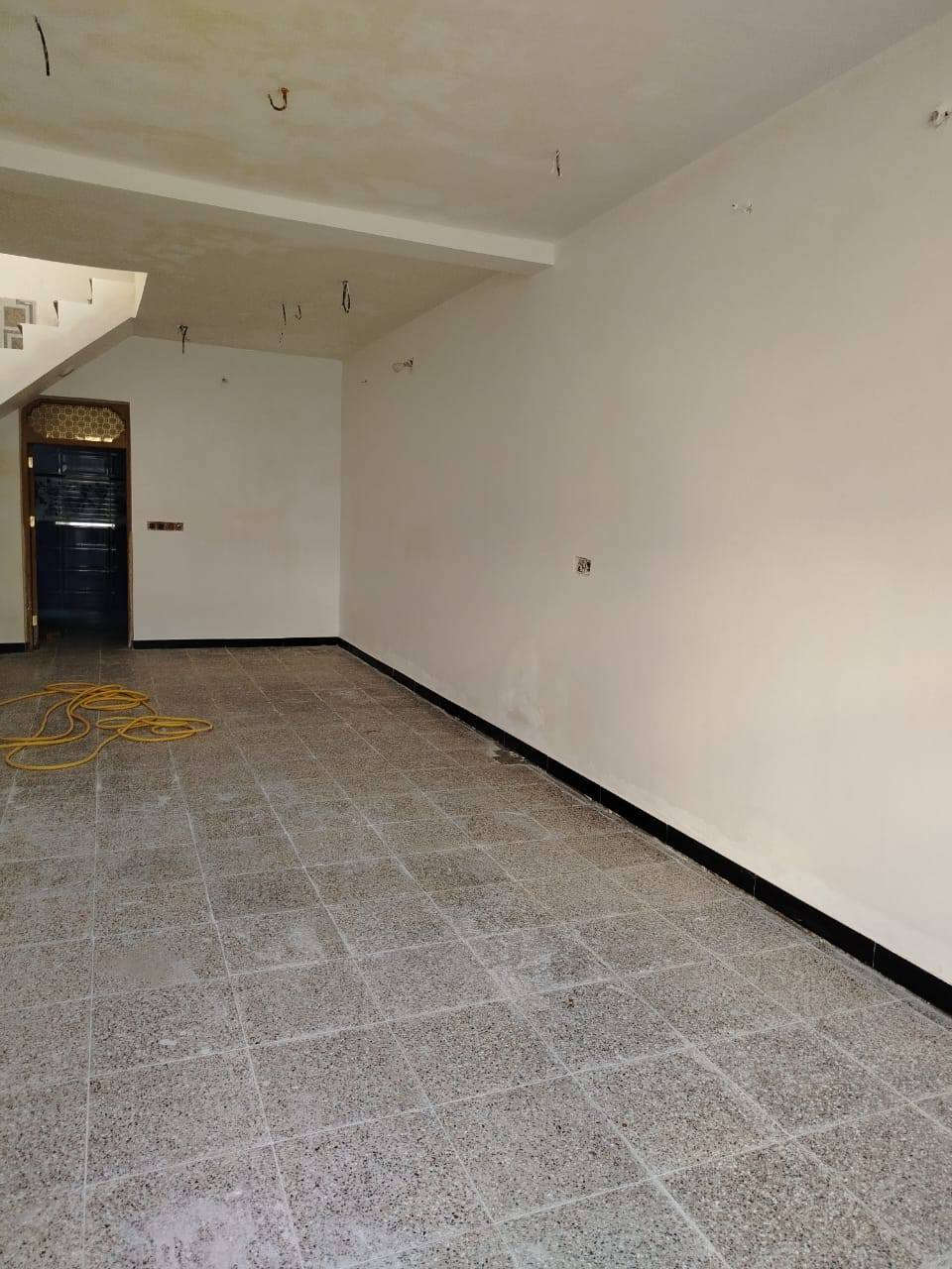 100 متر للايجار شارع المجمعات مول بغداد بالسعر 10 مليون ***********
