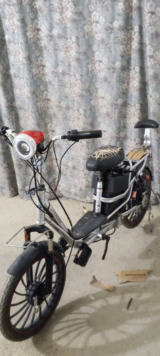 السلام عليكم ورحمة الله
بايسكل شحن كلو شغال اي عيب ما بي ويه شاحنه جديده 
التصال على الرقم 
***********
المكان ناحية العلم
