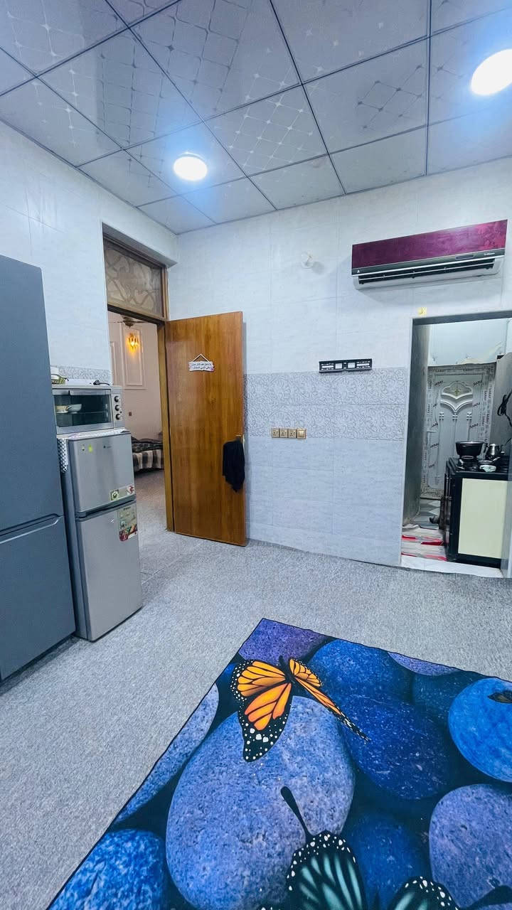 بيت  للبيع طابو زراعي سند 25 مرقم من البلدية الديوانيه حي الجامعه شارع هدى سجاد على الشارع مباشرتاً 
مساحه البيت 188 واجهه 7 او نص نزال 24 
تفاصيل العدد 5 غرف 2 منهن اسويت استقبال مطبخ عدد الصاله 3 صحيات 3 خارجيه او داخليه او بطابق الثاني بناء جديد  عام 2024
للاستفسار الاتصال على الارقام التالية
 ***********
***********
