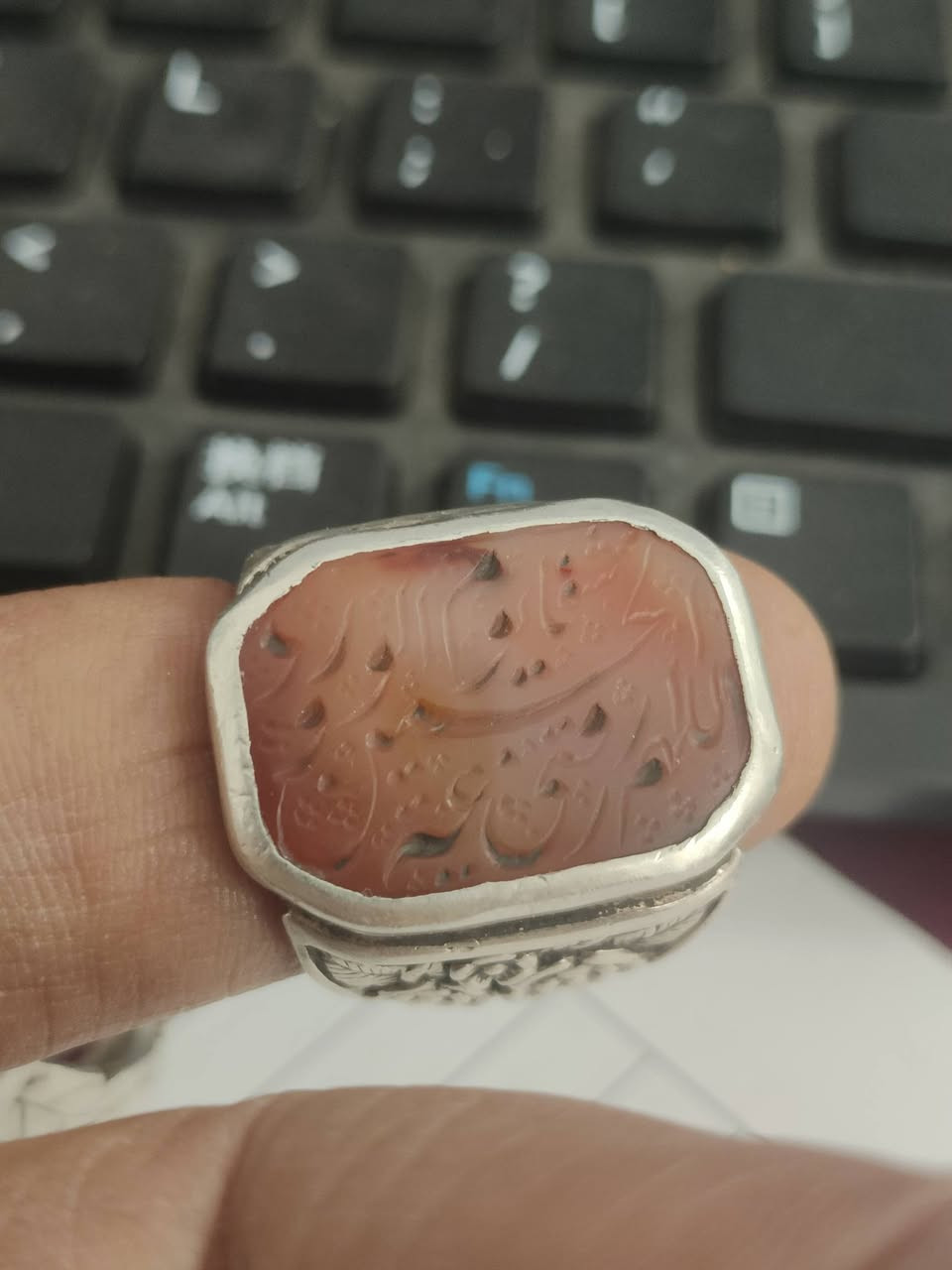 3 خواتم صياغات يدويه راهيات
الصفره مو سترين باوع المقطع شي كال اوباله وشي كال حجر يسمونه حجر البرق 
ياقوته افريقيه راهيه فرط الرمان 
يمانيه مخطوطه اللهم ترزقني شفاعه الحسين يوم الورود


**إذا كنت صاحب هذا الإعلان وتريد حذفه لأي سبب، رجاءا أرسل رسالة إلى الدعم الفني**