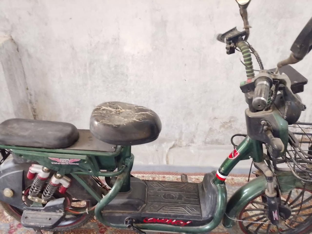 سلام عليكم دراجه شحن لبيع السعر 220وبيهه مجال بس  عطلانه  ماعرف شنو البيه  يريد تواصل وياي هاذه رقمي*********** ولا تريد تعال خاص مكاني كوت شارع النفط
