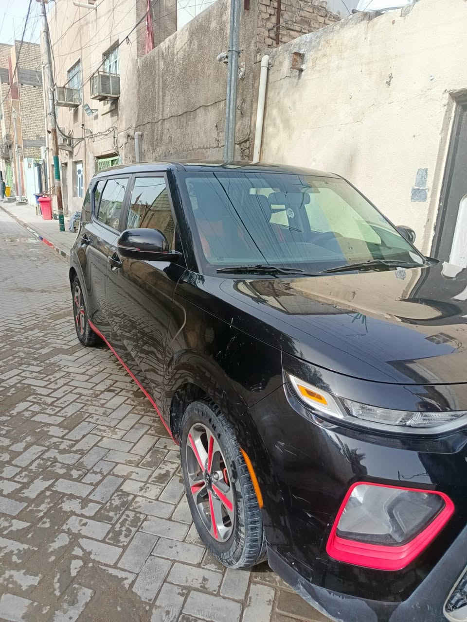 كيا صول وارد موديل ٢٠٢٠
لون اسود 
محرك ٢٠٠٠ دوش 
المواصفات 
ـ كاميرا
ـ نظام ABS
ـ نظام اطفاء ذكي 
ـ ابل كار بلي 
ـ اندرويد اوتو 
ـ المقاعد قماش بيجي وتم دوشمتها جلد اسود 
السيارة ماشية ٧٥٠٠٠ كم .
صورة الحادث موجودة آخر الصور 
***********
