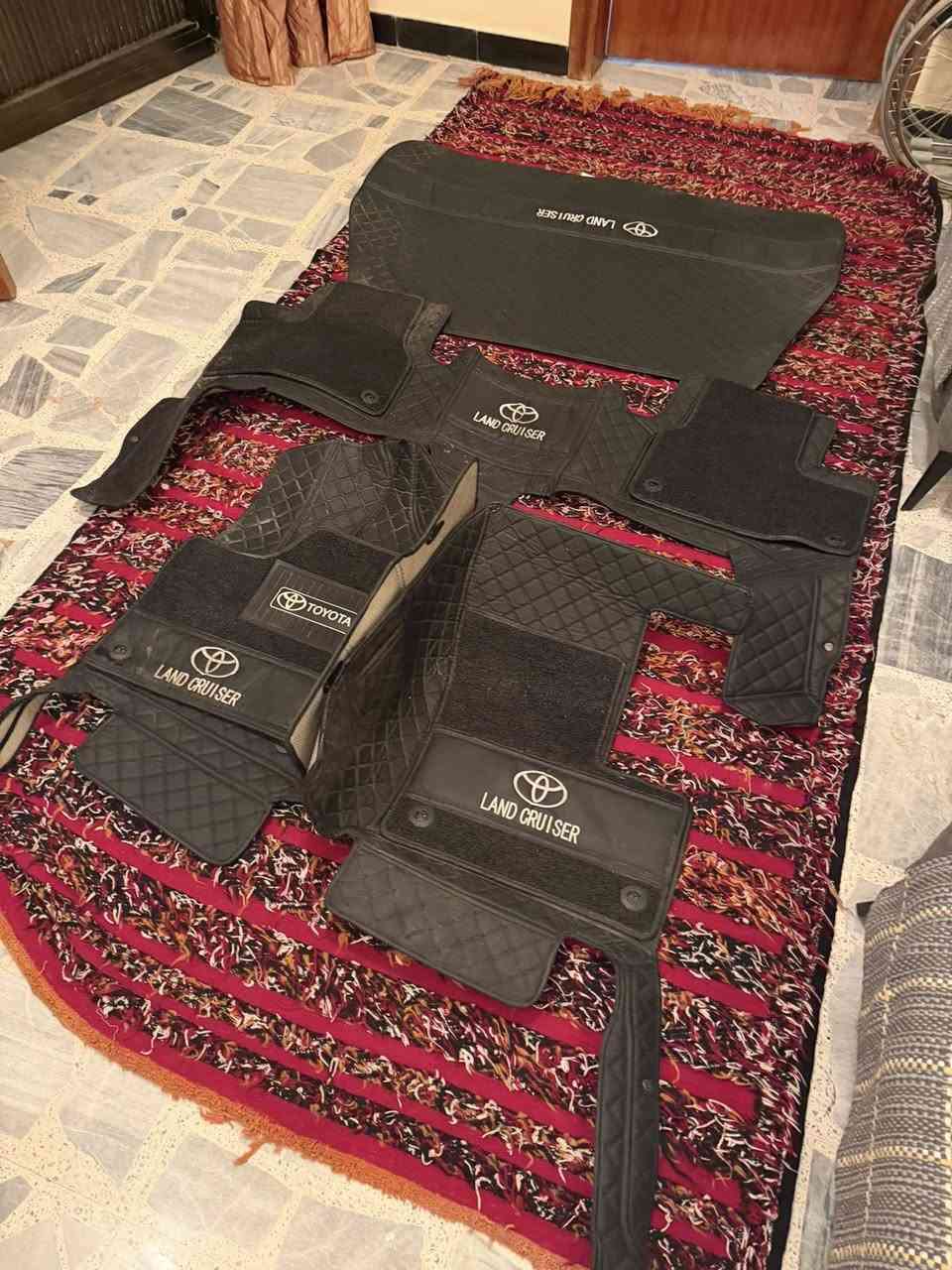 السلام عليكم دوشمه مال لاندكروز موديل ٢٠٢٤ ترهم جميع موديلات استخدام كلش قليل للبيع 
*********** بغداد
