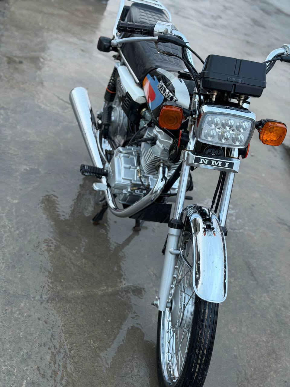 (رقم وسنويه)
دراجه ايراني مديل 23 شلامجه بلاد 
برغي ما مفتوح بيها رقم وسنويه مكاني القرنه 
***********واتساب فقط
