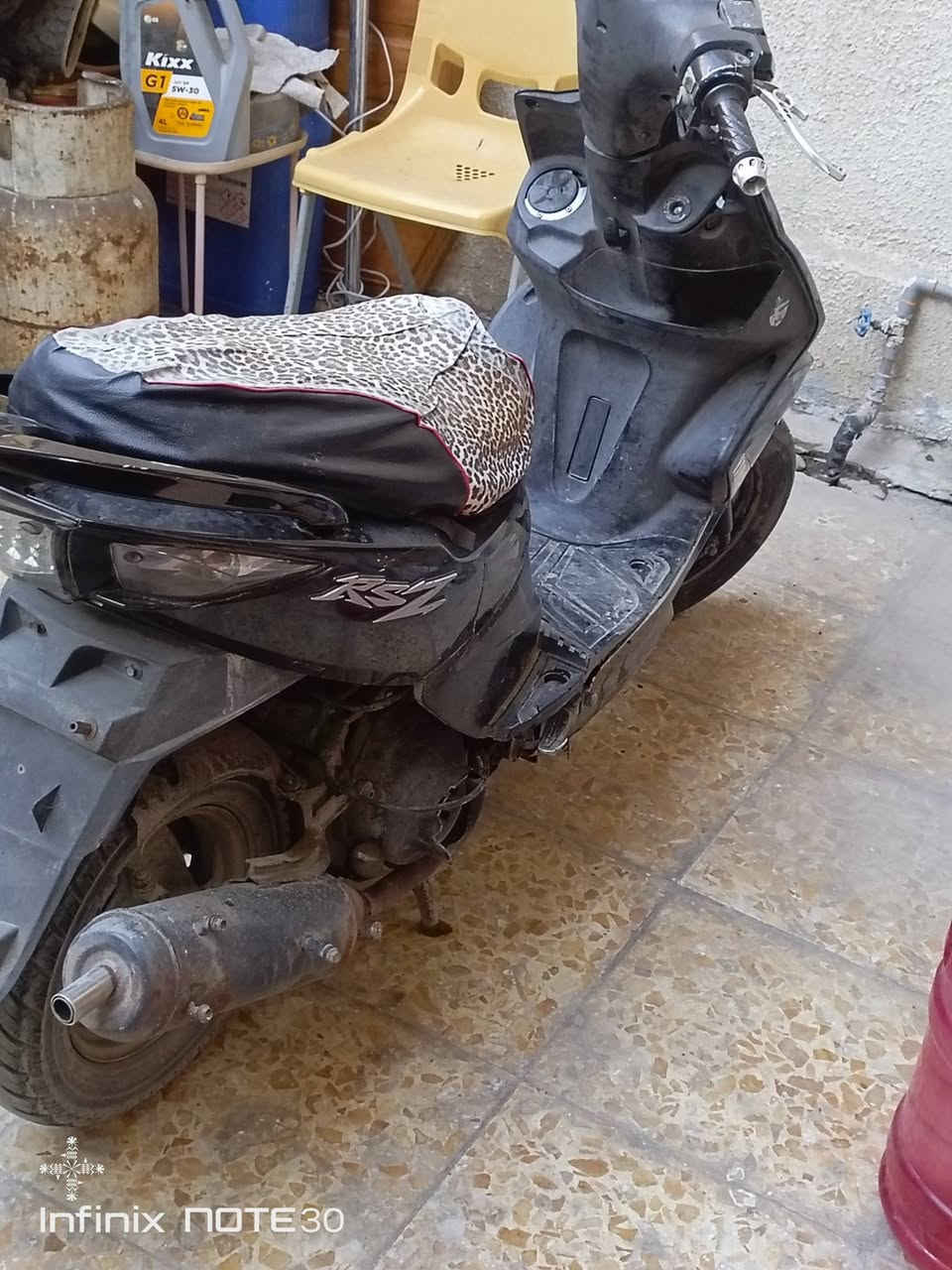 سلام عليكم دراجه ماكس مضلع نوزل خطين دراجه مثل شوفتك نضيفه كلش بس اني مغاسلها وبيها صلصنه بلاديه وهاي صلنصه وحدها فوك 100 الف سعرها دراجه شلعه ومعدل تشتغل سلف وهندر بس بيها تاخير بسلف اني اريد ابيع ف ممسوي 
لسعر 550
لتواصل واتساب او اتصال
***********
