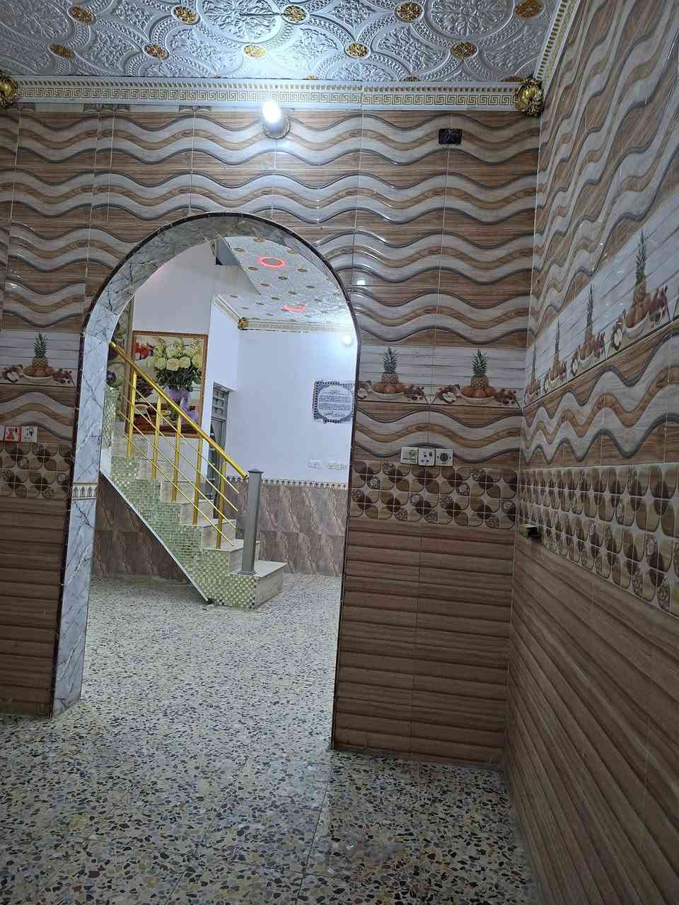 سلام عليكم خوان بيت البيع المساحه 100بكان البيت حي الغدير قرب لفلكه ***********
