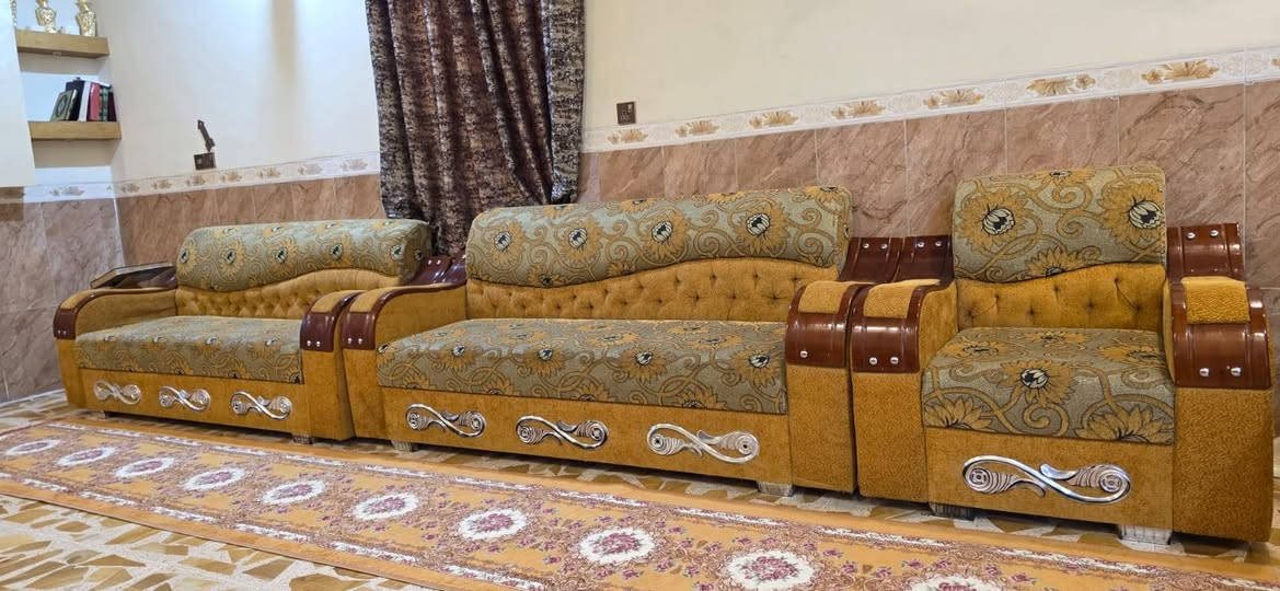 مكلف بالنشر 
تخم ونص 16 مقعد حطاطة اخو الجديد نظيف جدآ سعرة 450 وبيه مجال 
 ***********

