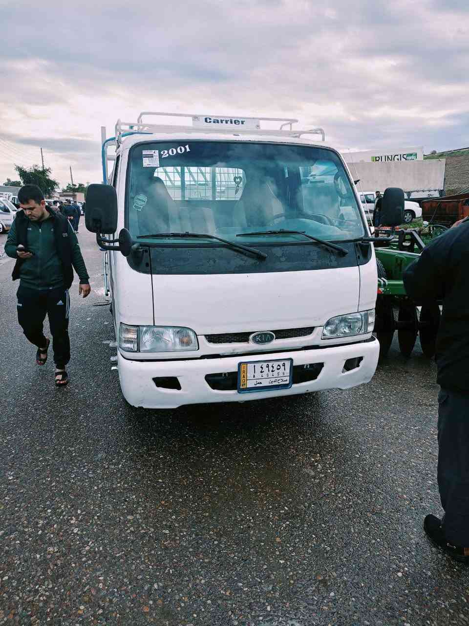 السلام عليكم ورحمة الله وبركاته 
اخوني السياره فونتيره فحل 2001
رقم مشروع وطني سنويه 2027
جواها تخم تاير نضيف 100/80
گير محرك خير من الله بكفاله
السياره مكفوله كفاله عامه
***********
