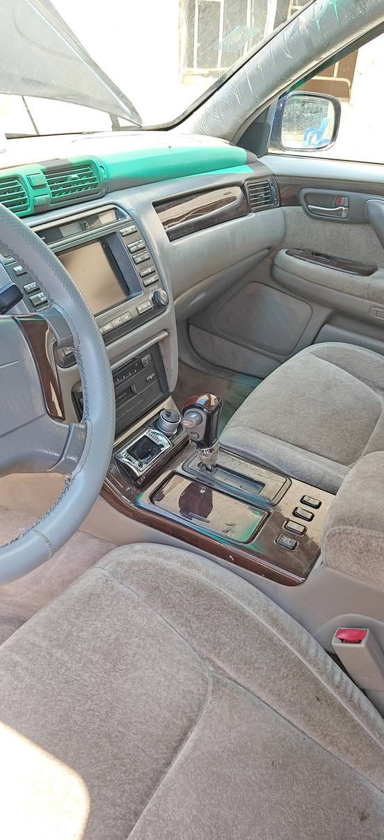 السلام عليكم
سياره ملكه موديل 2000 رقم بصره انكليزي أربع دكم برده اصل تبريد خلفي امامي مكفوله من كلشي ضربه صبغ تبديل اصوليات سعره 130 وبيه مجال مكان السياره ديوانيه غماس
 للاستفسار الاتصال ***********
