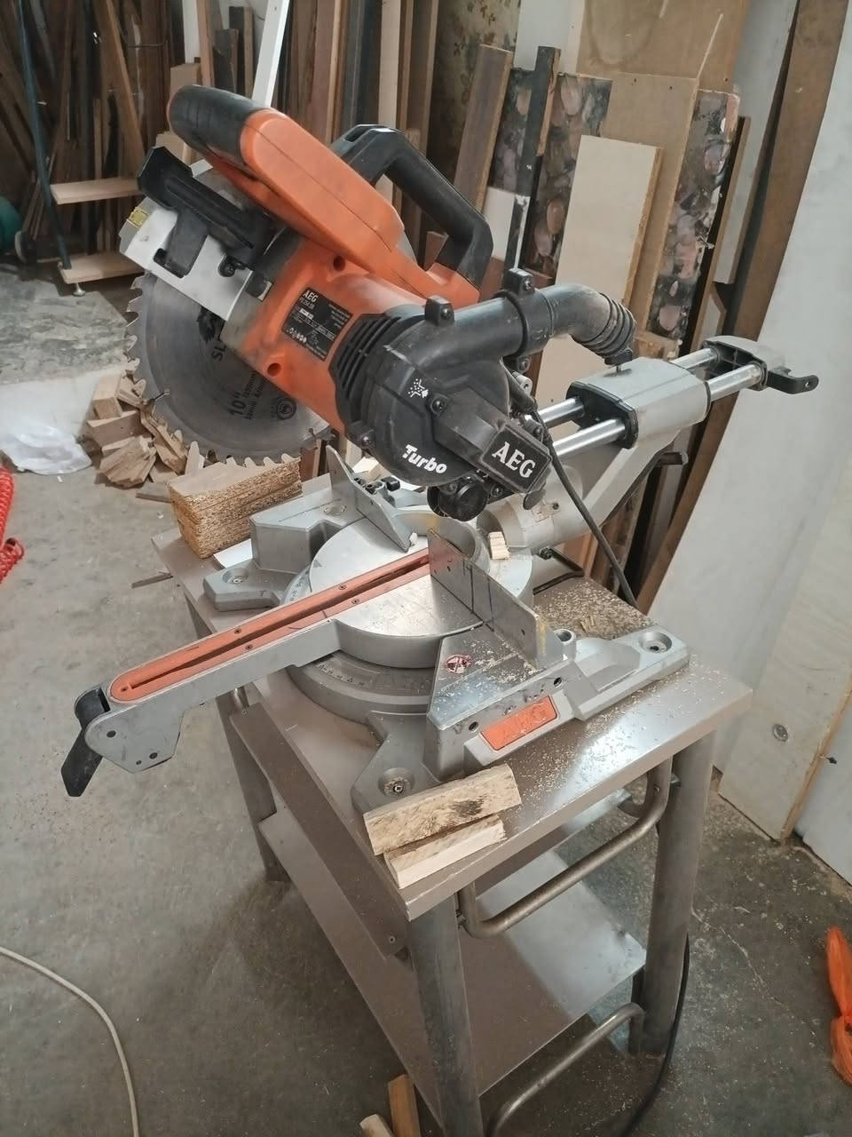 للبيع معمل متكامل غراض نظافه 80٪
مكائن اخو جديد مع خشب بصيط عده كامله السعر ٣٥٠٠/٠٠٠
مليون وبي مجال الشراي يتصل ***********0
