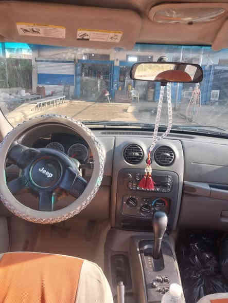 تحيه طيبه للبيع جيب لبرتي ٢٠٠٧رقم بغداد الانكليزي تحويل مباشر السياره جاهزه من كل النواحي كير ومكينه وحداديه وتخم تاير ترايك وين ميعجبك السعر ٧٥ وبيه مجال بسيط للاستفسارعلى الرقم ***********مكان السياره واسط النعمانيه
