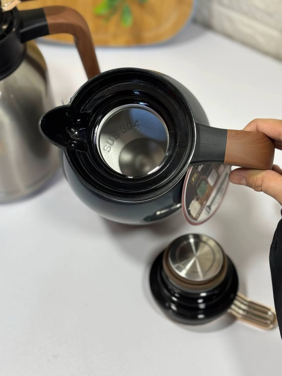 كل ماهوة جديد ومميز ❤️
ترمز شاي اوقهوة من ماركة زيو،،
النوعية استن ستيل،،
سعة 1.5 لتر،
يحفظ الحرارة والبرودة أكثر من 12 ساعة،،
متوفر خدمة توصيل
*********** واتساب
