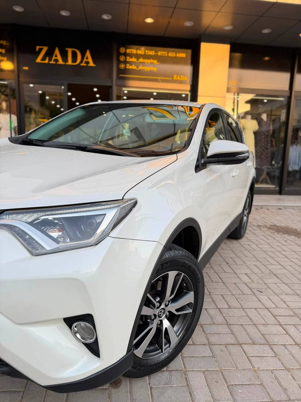 تويوتا راف فور RAV4 2018 خليجي 
وكالة تويوتا نظيفة جداً
مکفولە دعامي لدعامي حتی دعاميات بشرط 
بدون صبخ بدون بارد سیارە اخت زیرو سیارە مواصفات دبل اکسل معاها ٣ سویج شرکە 
ماشی فقط 74 الف کیلومتر محرك 2.5 4 سلندر
فور ويل 4wd
رقم جديد 
رقم سليمانيە تحویل وکالە ثاني يوم 

مكانها سليمانيە 

رقم صاحب السيارة 
***********
