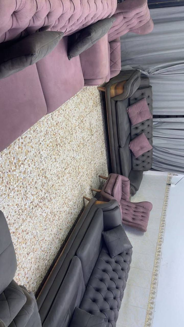 تركي حديث 13 مقعد قاعده خشب زان اسفنج طبي السعر 850 الف ..علما سعر العشره مقعد  مليونين و150. البيج الي يبيعه موجود ..*********** واتساب  اتريد 8 مقعد ابيعلك حسب الاتفاق  صوره التخم  قبل نص ساعه بدون اي اضافات
