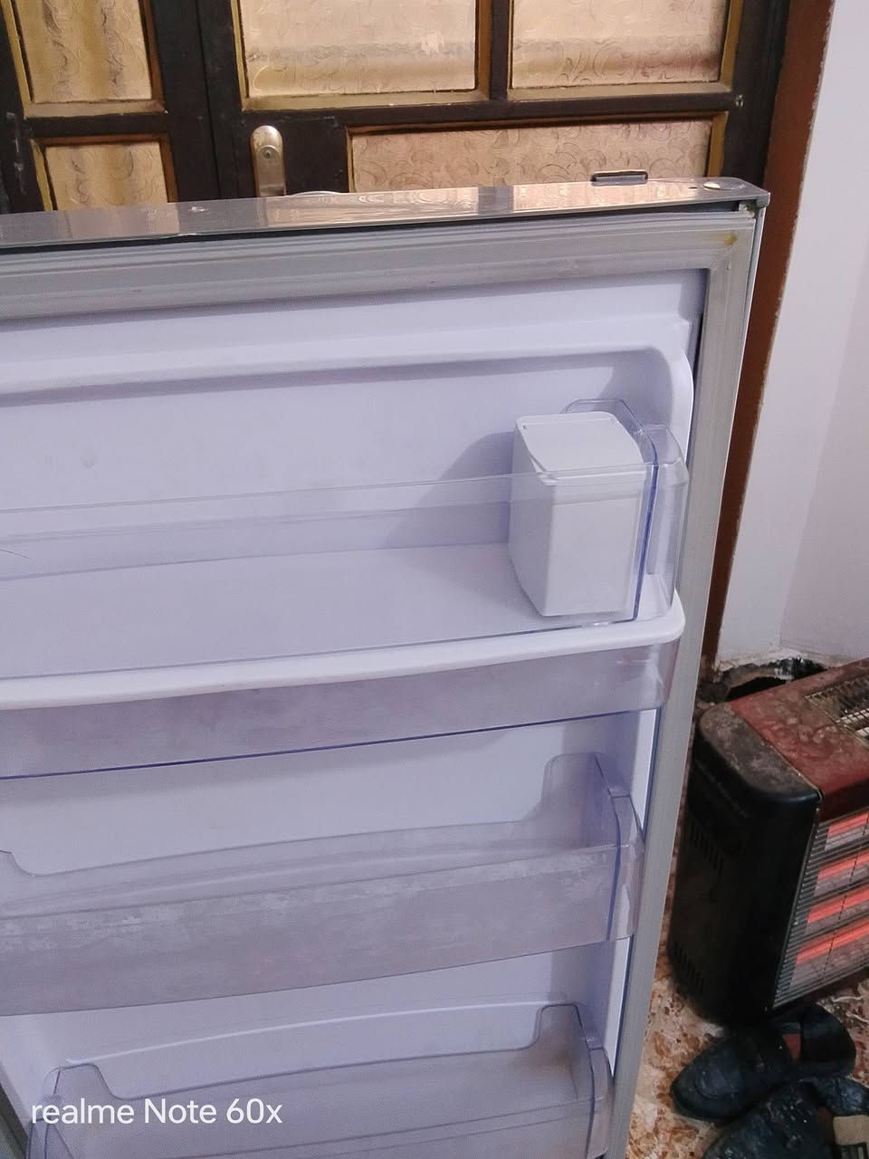 ثلاجة ONAX قدم 22 مستخدمة موسمين نظيفة جدا مع كافة ملحقاتها مع وصل الضمان وتحتوي على براد ماء داخلي في الباب السعر 450 وبيها مجال..*********** واتس آب
