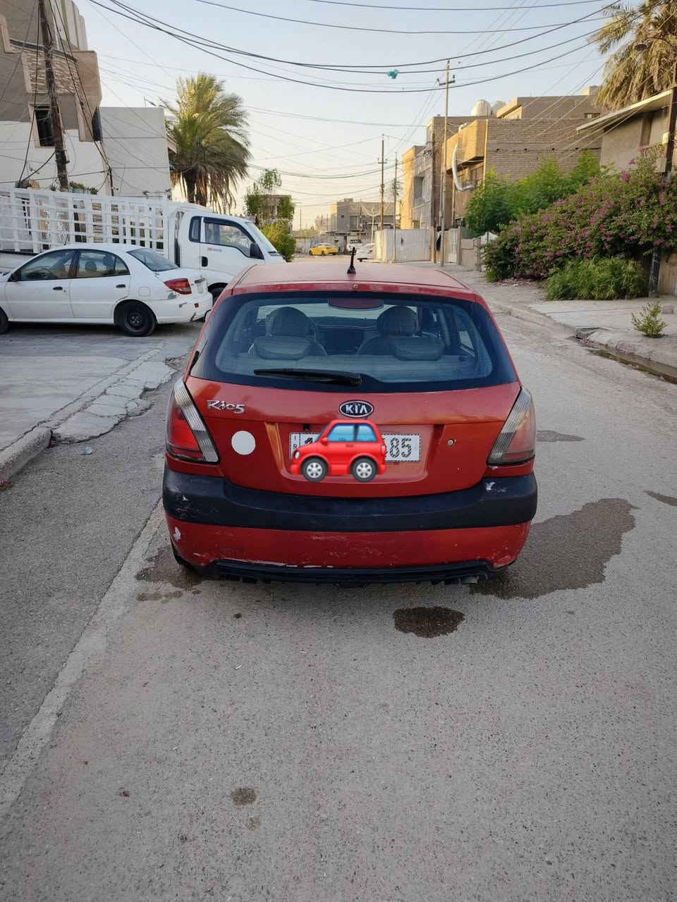 السلام عليكم 
كيا ريو ٢٠٠٨ وارد كندي / محرك ١٦٠٠
حادثها مال وارد الجاملغ الايمن الخلفي 
والجاملغ الأيسر مال السائق مطخوخ بالعراق هنا ومصلح 
سيارة خير من الله كير ومكينة 
منظومة تبريد جديدة كاملة وتبريد ثلج 
صدر امامي جديد كله وتايرات امامي جدد ويل كب 
صدر خلفي بحالة جيدة وتايرات الخلفية هم جيدة
كهربائيات كلها شغالة سنتر لوك سويج 
سيارة الحمد لله ما ناقصها شي والسونار مرفق مالتها
 لغود سليمة / لونها بيه جراد شويه من يم القمارة والصفاح بيها مكان صبغ يعني ابيع الك حزام
السعر / ٧٥ وبيها مجال للطيبين 

مكاني بغداد الجديدة حي المعلمين 
متواجد فيس وع الرقم 👇
***********

