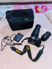📸 كاميرا احترافية من Nikon للبيع الكاميرا نظيفة جداً استخدام خفيف، بدو...