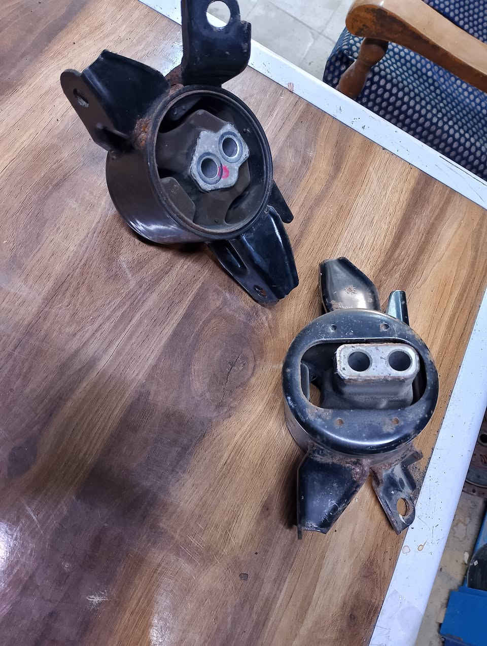 عرض حداده الصدر ريو مضلع و اكسنت ضلع 
زوج طبلات ٧٠ الف
زوج دبلات كامله مع اللوي ١٠٠ 
زوج شمعات ٢٥ 
مشط فتح كصه ١٠٠ الف
فرممه ٥٠ الف
بغداد الامين شارع المعلمين محل القسواء 
توصيل القطع بغداد والمحافظات 
***********
