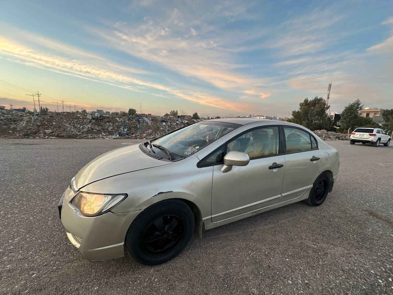 بسم الله الرحمن الرحيم 
للبيع 
سيارة هوندا سيفيك وارد خليجي .
موديل 2008 🇯🇵  .
مواصفات ( تبريد ، تدفئة ، أربعة سلندر ، دفع أمامي ، .. ).
مكفولة ومصبوغة حزام للجمالية والسيارة جاهزة للتحويل عند البيع ، مع الرقم المميز سليمانية .
مكاني كركوك 📍 
محامي سهيل الجبوري  
للتواصل***********
