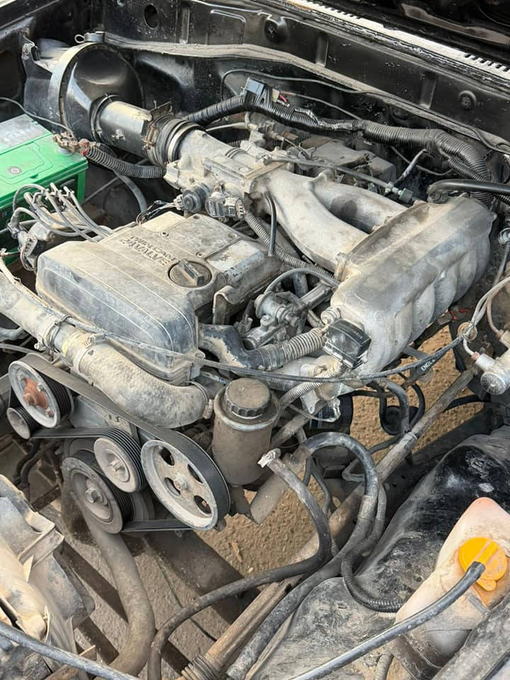 السلام عليكم  حوثية للبيع موديل 94 بدون اتكفل سرقة وشاير
مصبوغة عام رايدهة (33) ورقة السيارة حلوة 
كلشي شغال كهربائيات تايرات جدد مكينة بطة 
ما متواجد عل فيس ***********
