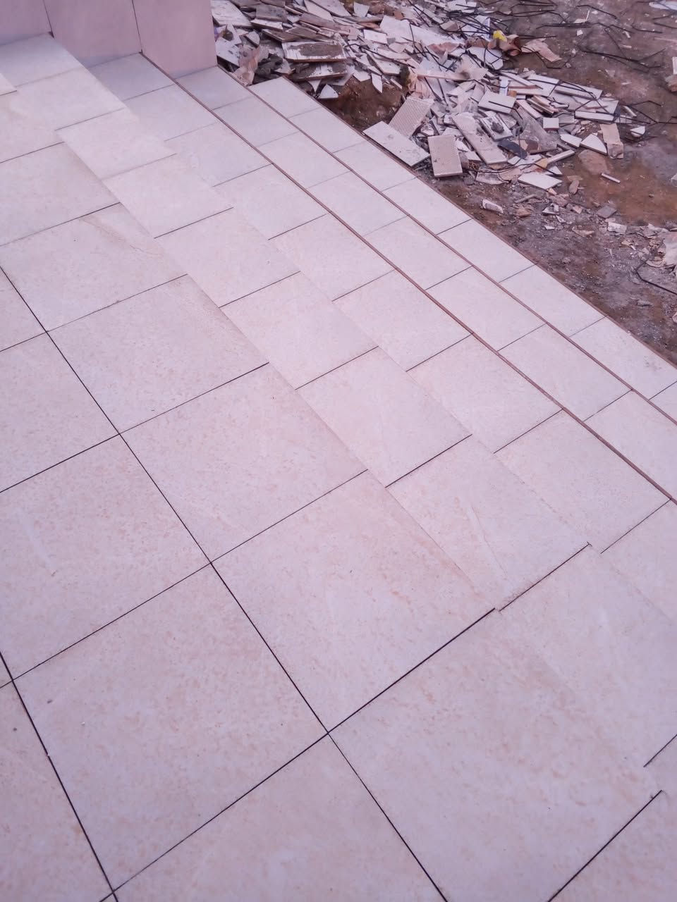 السلام عليكم خلفه سيراميك ارضي وجدار مرمر كرانيت كاشي اتغان في العمل التزام ليزر تصفير ارضيه جدار شغل هندسي دقه في العمل متفرقين حالياً من يود العمل للاتصال بنا او مراسلت الصفحه *********** بي واتساب بيجي حجاج وضواحيها
