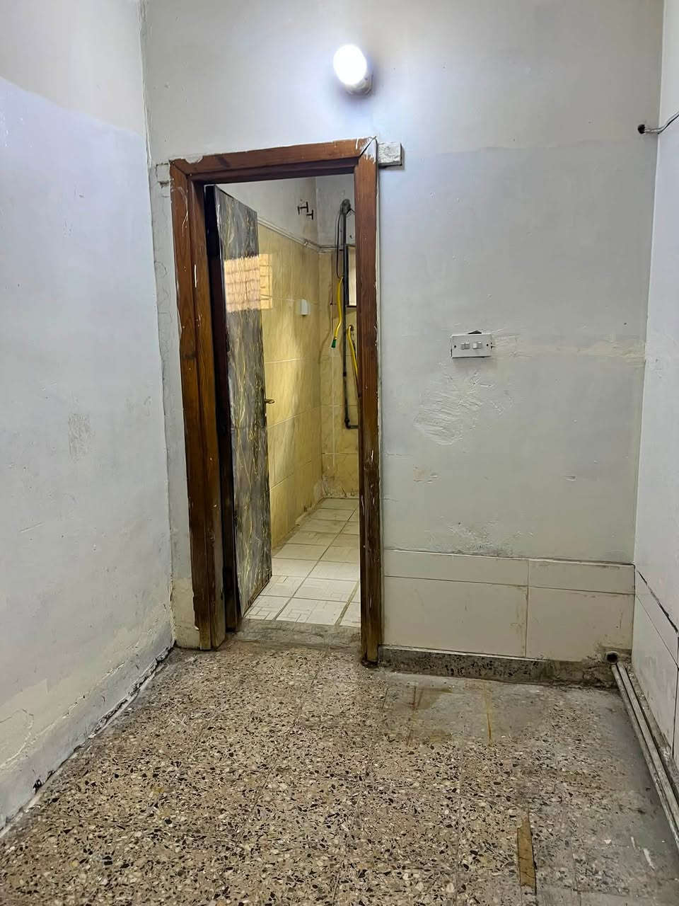 طابق ثاني للإيجار ب 400
الموقع السيدية 
يحتوي على غرفه وصالة ومطبخ وخدمات 
للاستفسار 
***********
