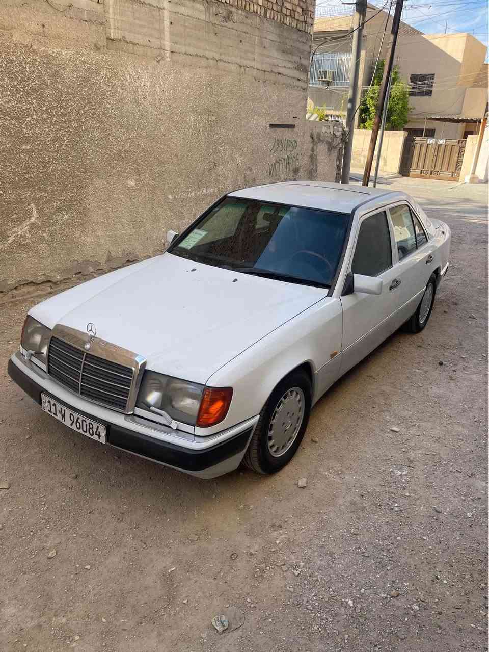 مرسدس ٣٠٠
موديل ١٩٨٨
محرك اسود عنكبوت (مكفول)
كير اوتو (مكفول)
تبريد 
سلايد 
رقم بغداد باسمي (رقم الدولي) 
سياره بيها صبغ تقريبا ٤ قطع سونار موجود بالمنشور 
قماره و بنيد و 
جنطه بدون صبغ 
 تخم تاير 
صدر جديد
كهربائيات بلاديه بدون تجطيل 
كشن كهرباء 
تجاوي خلفيه كهرباء 

السعر ٩٠$ ورقه 
مكاني بغداد نفق الشرطه حي حطين 
*********** 
ضياء الاسدي بغداد, العراق
