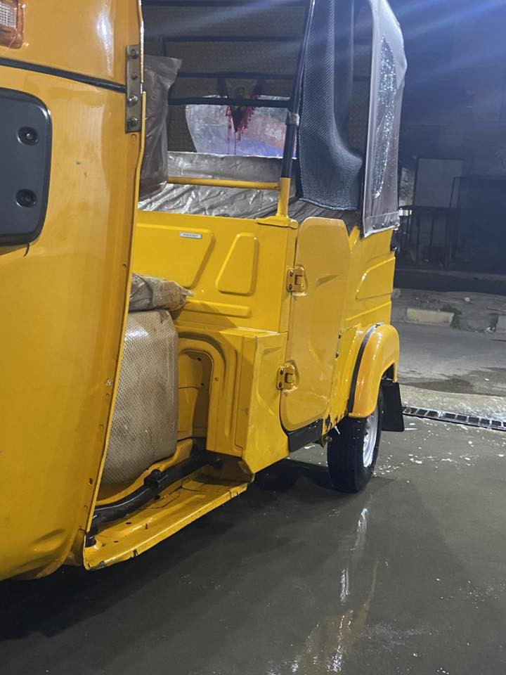 سلام عليكم تكتك للبيع مديل ٢١شهر ٩تكتك نضيفه كبال عينك يي صبغ اوً تكحيل مابيها بيها بس بارد مكينه ناعمه الله شاهد لا ضب عليها ولا تصرف عليها كبل يل شارع 
بكان الحسينية مال راجديه قرب سوك زغير 
السعر 8300وبيها مجال بل خير علي ياخذها 
رقم ***********بي واتساب فقط
رقم ثاني ***********بس رصيد هنا
