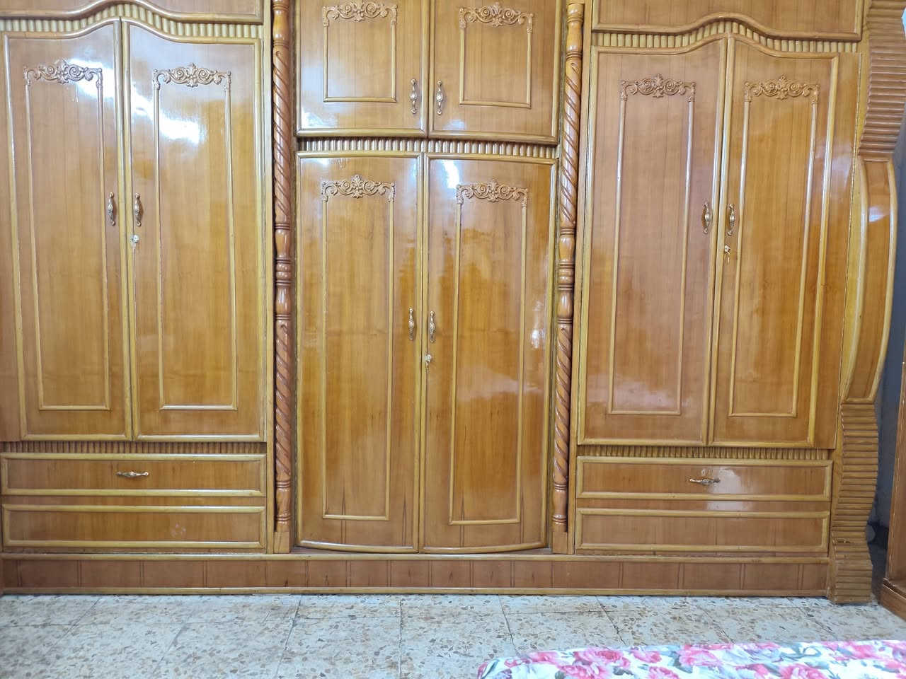 غرفة نوم للبيع تسكام صاج داخل وخارج ضهر جرجوبة مابيها اي ضرر مكاني حلة شارع 80 قرب مدينة ألعاب ارض بابل للاستفسار ***********
