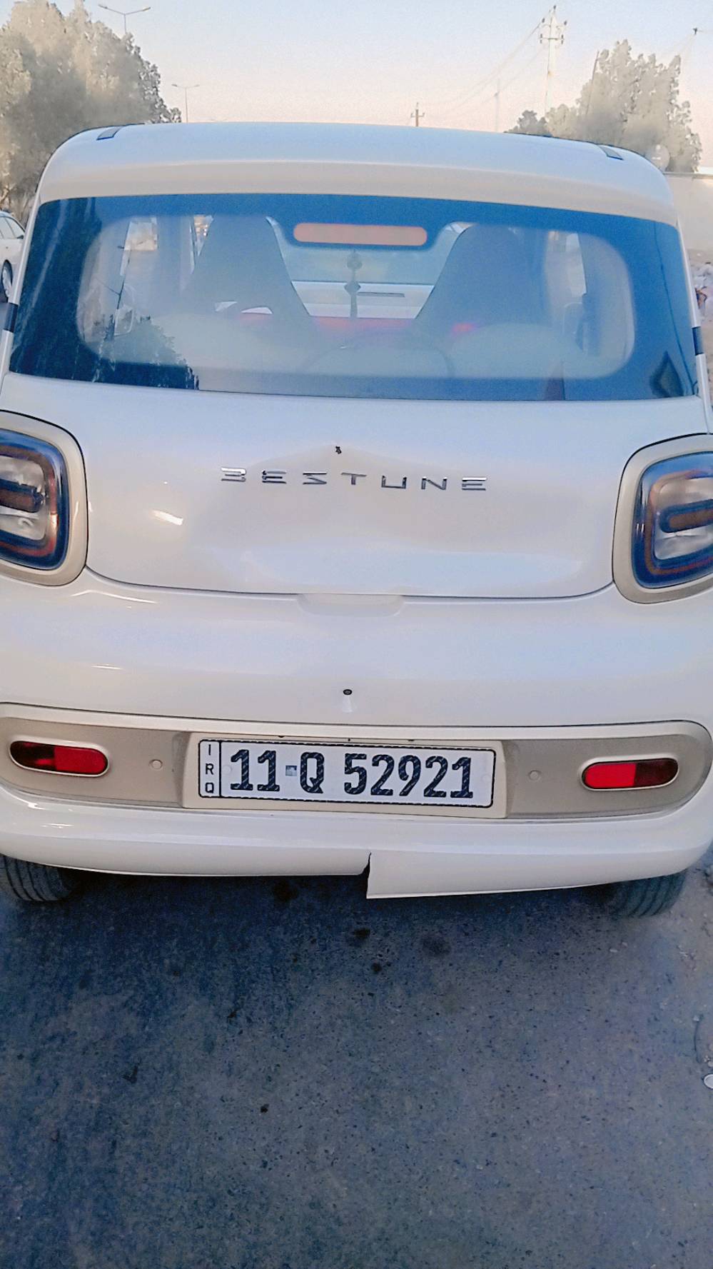 السلام عليكم 
بيستون بوني سيارة كهربائيه بالكامل(( الصيني)) 
وليس العراقيه((من الوكاله مجموعة الصادق بالجادريه))
موديل 2024 رقم بغداد بيها حادث بجم ع حادثها 
اني ماخذه(( قسط )) باقي عليها 10اشهر  اني اسدد
1- الشحنه الكامله تمشي 175 كيلومتر 
2-مقاعد عدد 4 نفرات گير اوتوماتيك
3-تبريد ثلج بس نقص غاز 
4-مسجل usb بلوتوث راديو
5- السياره ضمان 5 سنوات ضمان كلشي بالسياره
سيارة ماشيه 17000 كيلومتر
للاستفسار ***********
السعر 40ورقه وبيها مجال 
وبلعراقي 6ملاين وبيها مجال
مكاني بياع حي العامل و شرطه الخامسه