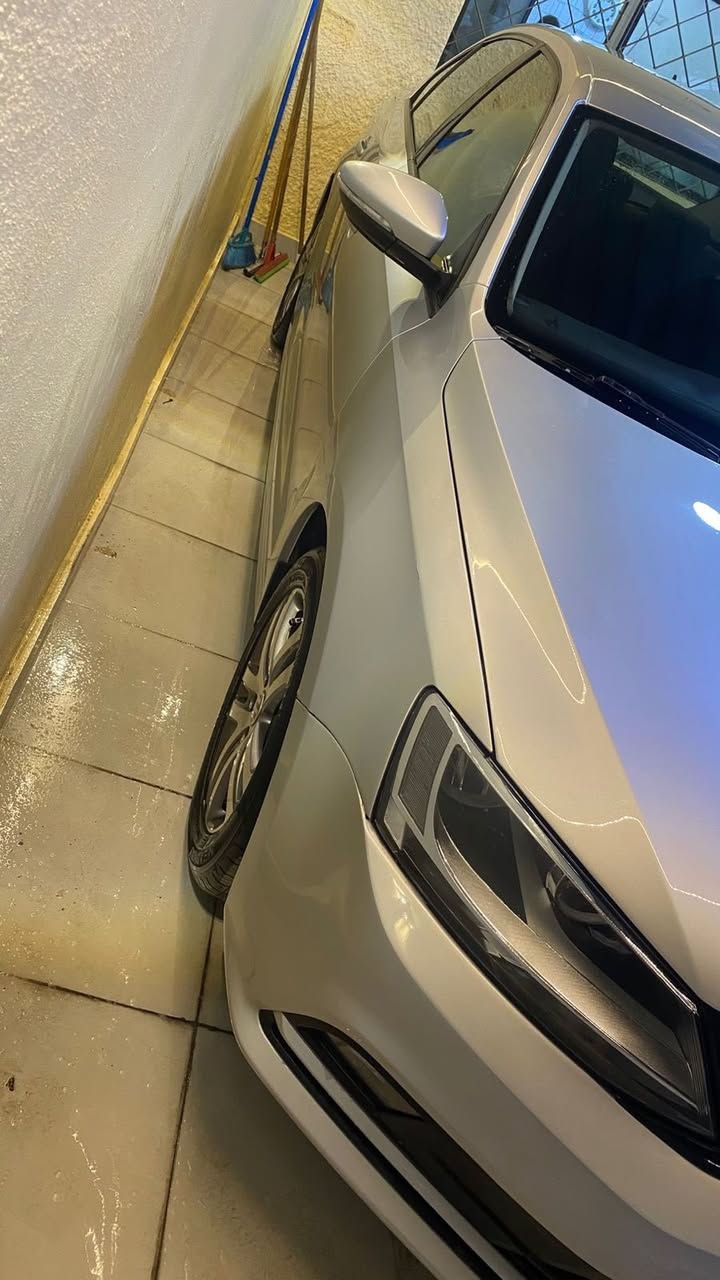 السلام عليكم
جيتا2016 خليجي محرك 2000 تنفس طبيعي رقم اربيل باسمي سنويه لل28
كامله بدون نقص سياره جديده 
السعر 130 للاتصال ***********
